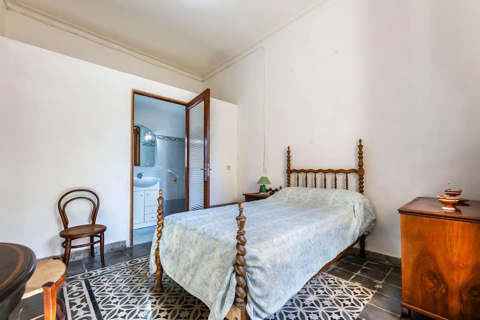 Habitación de Casa adosada en venta en Santa María del Camí con Jardín privado, Trastero y Amueblado