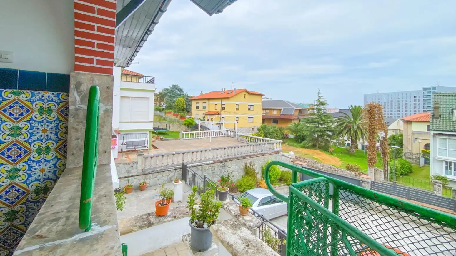 Vista exterior de Casa adosada en venda en Santander amb Calefacció, Parquet i Terrassa