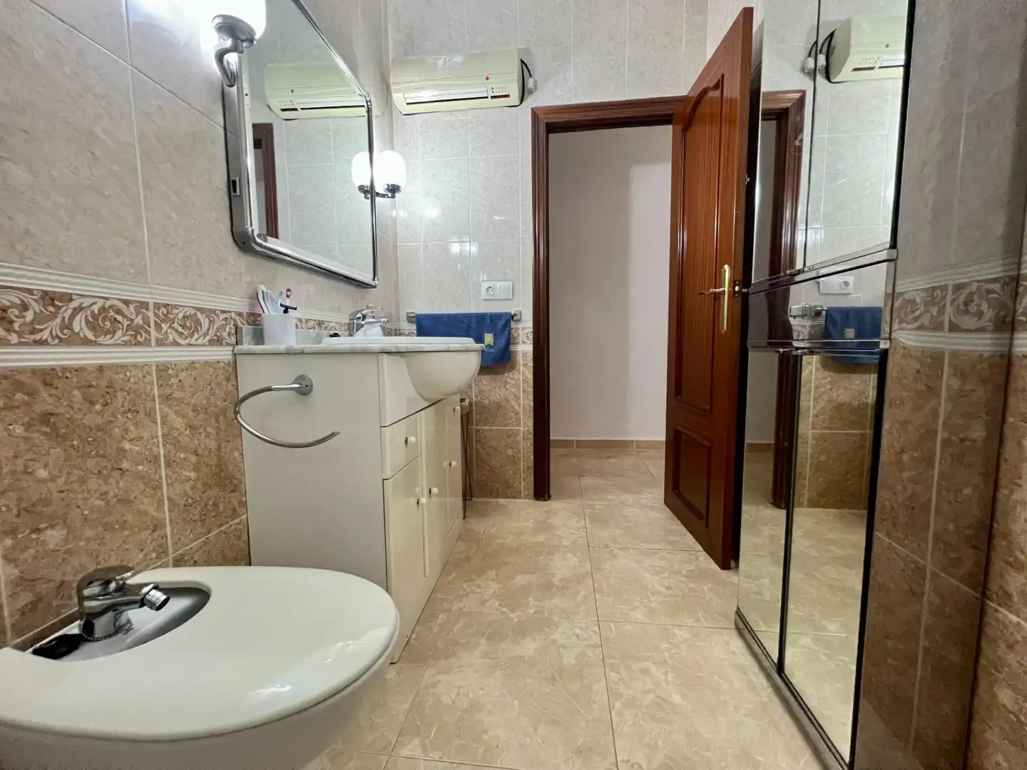 Badezimmer von Wohnung zur untervermieten in Córdoba mit Klimaanlage, Heizung und Terrasse