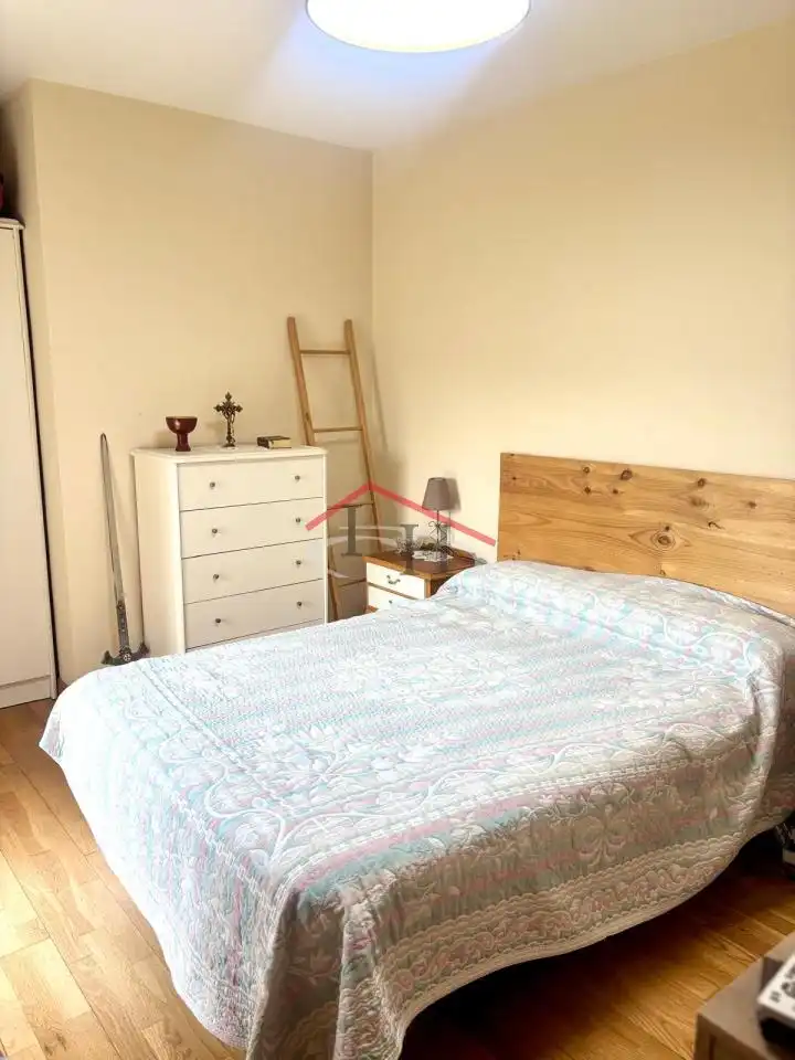 Habitación de Apartamento en venta en León Capital  con Calefacción, Parquet y Terraza