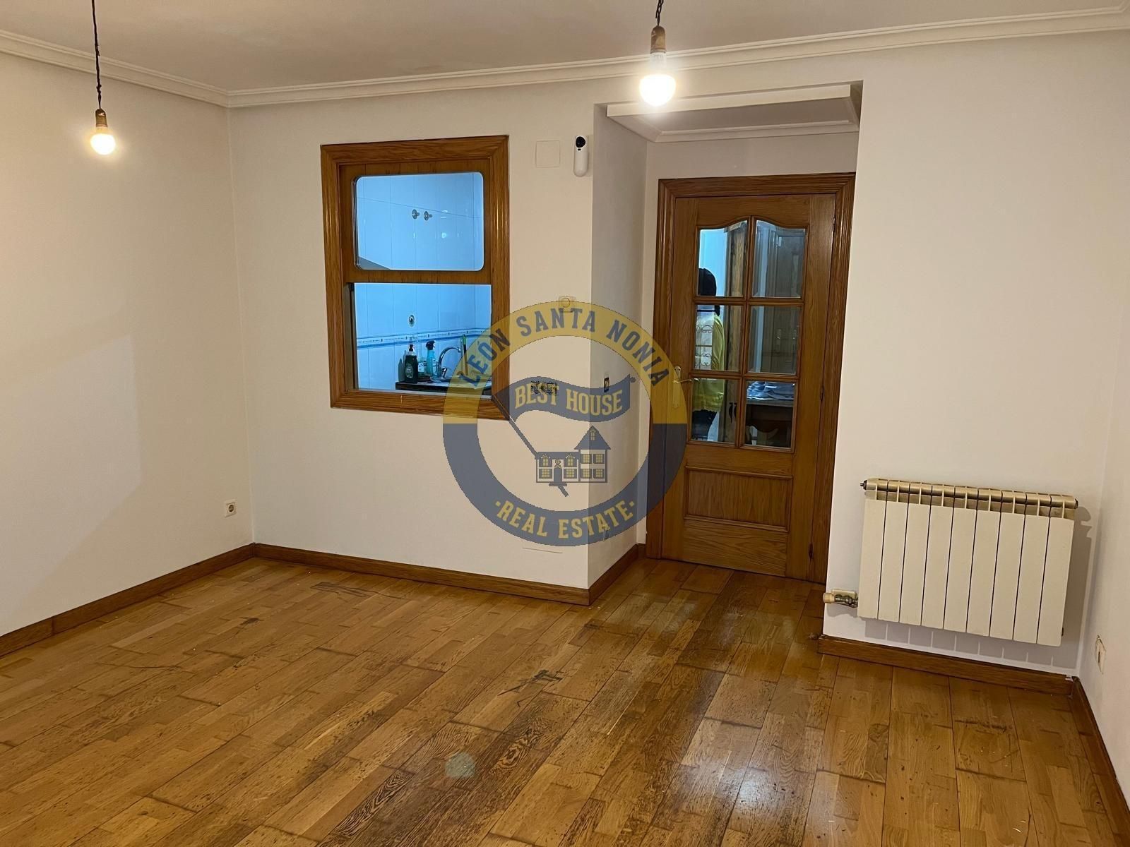 Apartament en venda en León Capital  amb Calefacció, Parquet i Traster