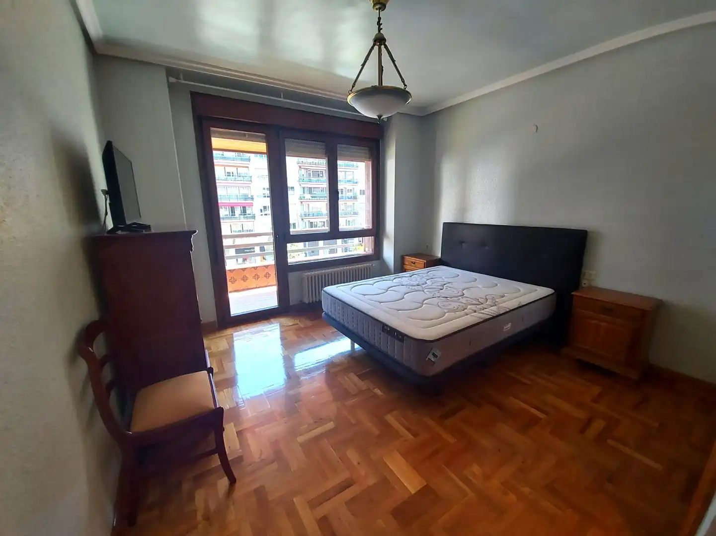 Dormitori de Pis en venda en  Logroño amb Calefacció, Parquet i Terrassa