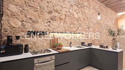 Vivienda singular reformada con altillo, patio y terraza privada en Hostafrancs