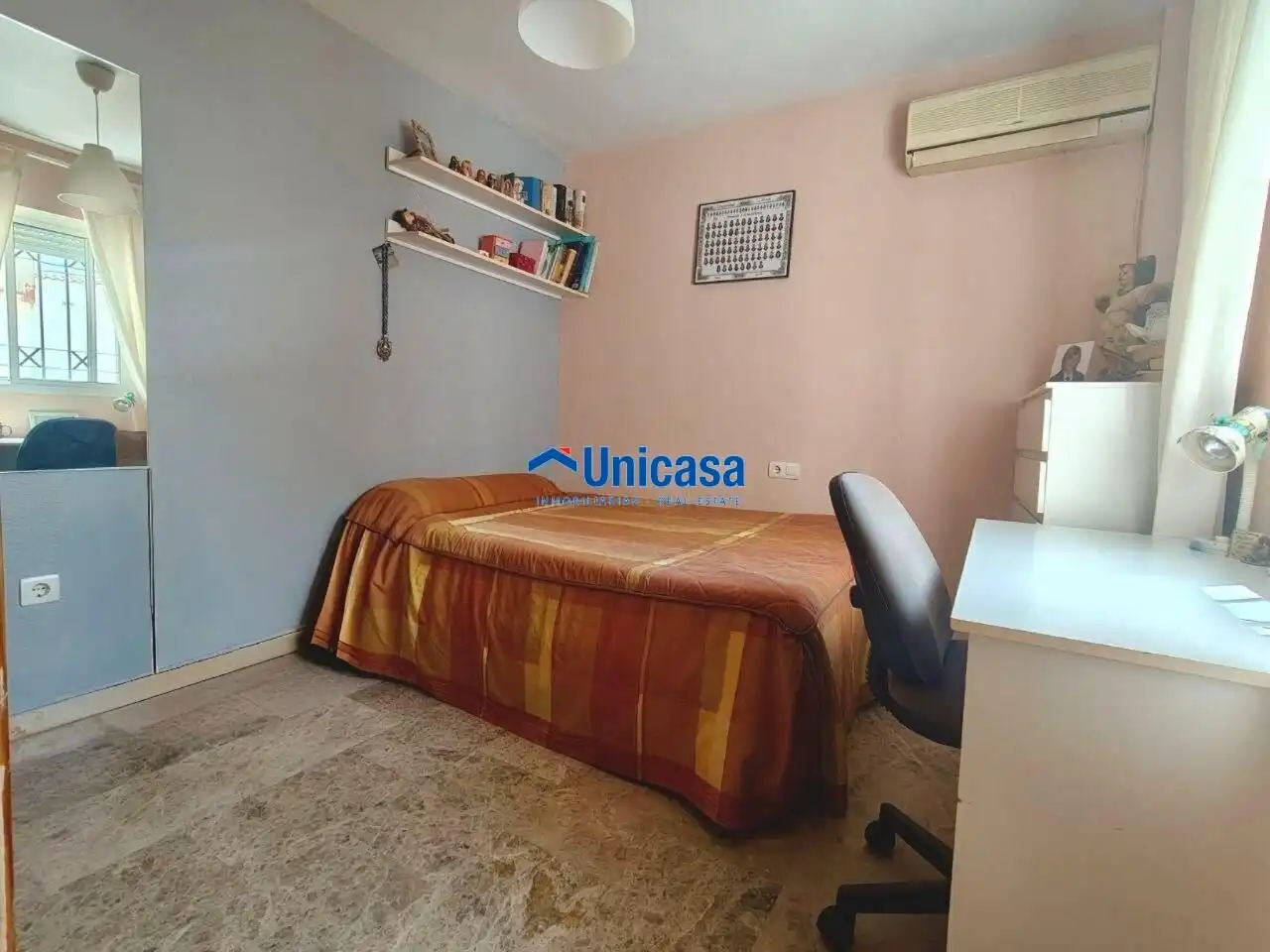Habitación de Casa adosada en venta en Málaga