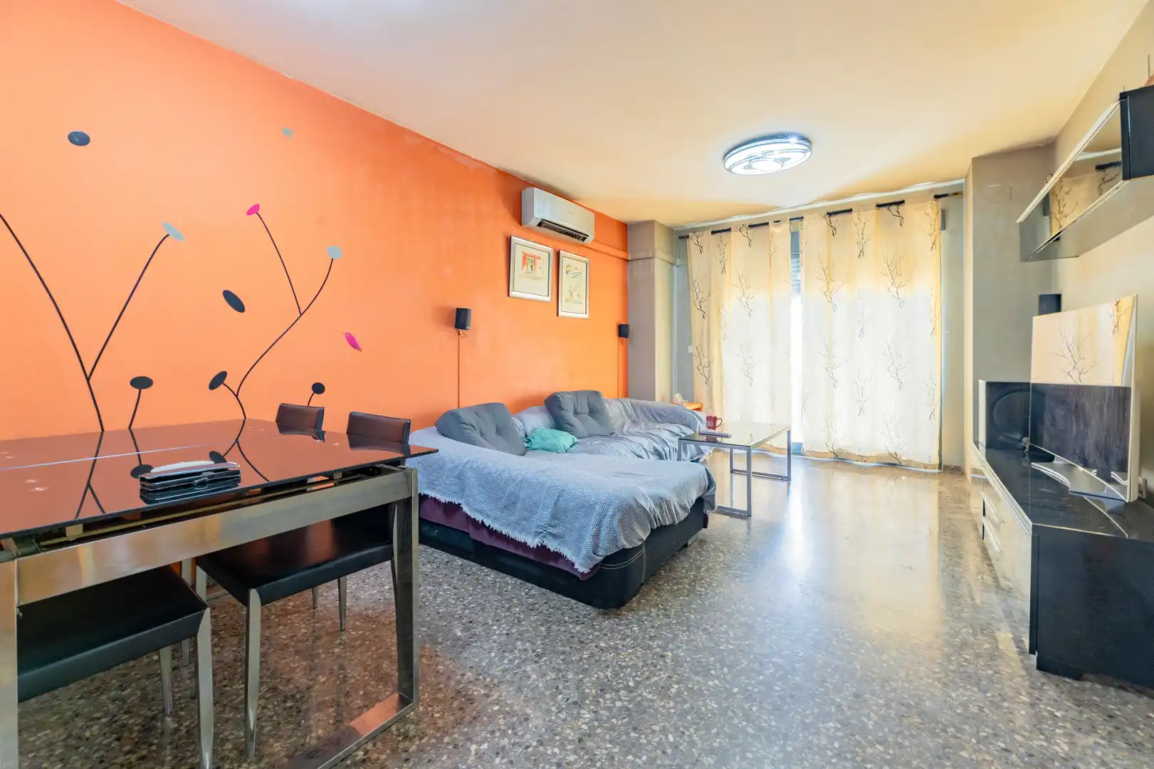 Living room of Flat for sale in Paterna  with Air Conditioner, Heating and Storage room