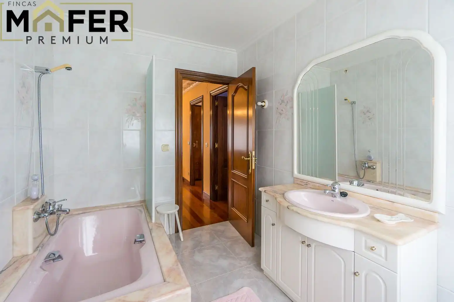 Badezimmer von Haus oder Chalet zum Verkauf in Ampuero mit Heizung, Privatgarten und Parkett