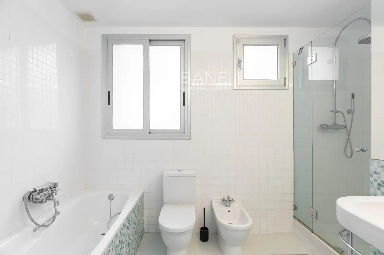 Baño de Ático en venta en Barcelona con Calefacción, Terraza y Amueblado