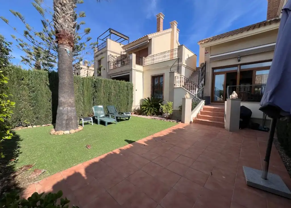Jardí de Casa o xalet en venda en Alicante / Alacant amb Aire condicionat, Calefacció i Jardí privat