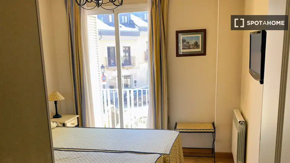 Bedroom of Apartments for share in Torrelodones  with Air Conditioner, Terrace and Furnished