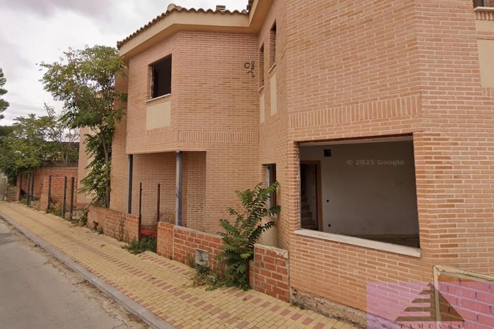 Vista exterior de Casa o xalet en venda en Dosbarrios amb Calefacció i Traster