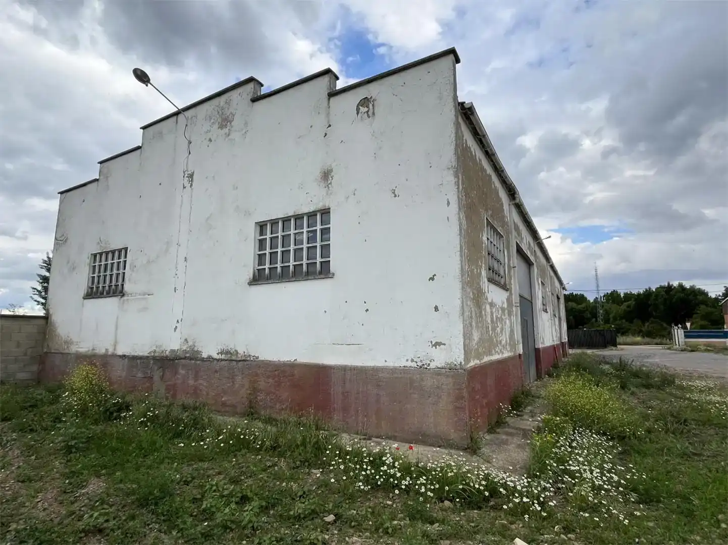 Exterior view of Industrial buildings for rent in Villaturiel