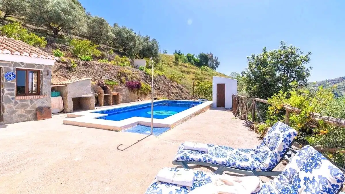 Country house with terrace for sale in Cuesta BENAMAYOR