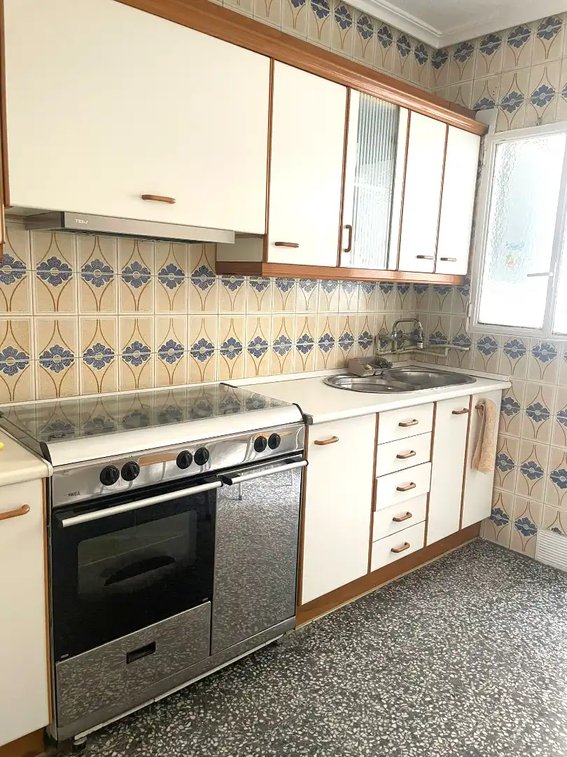Cuina de Pis de lloguer en  Murcia Capital amb Aire condicionat, Calefacció i Moblat