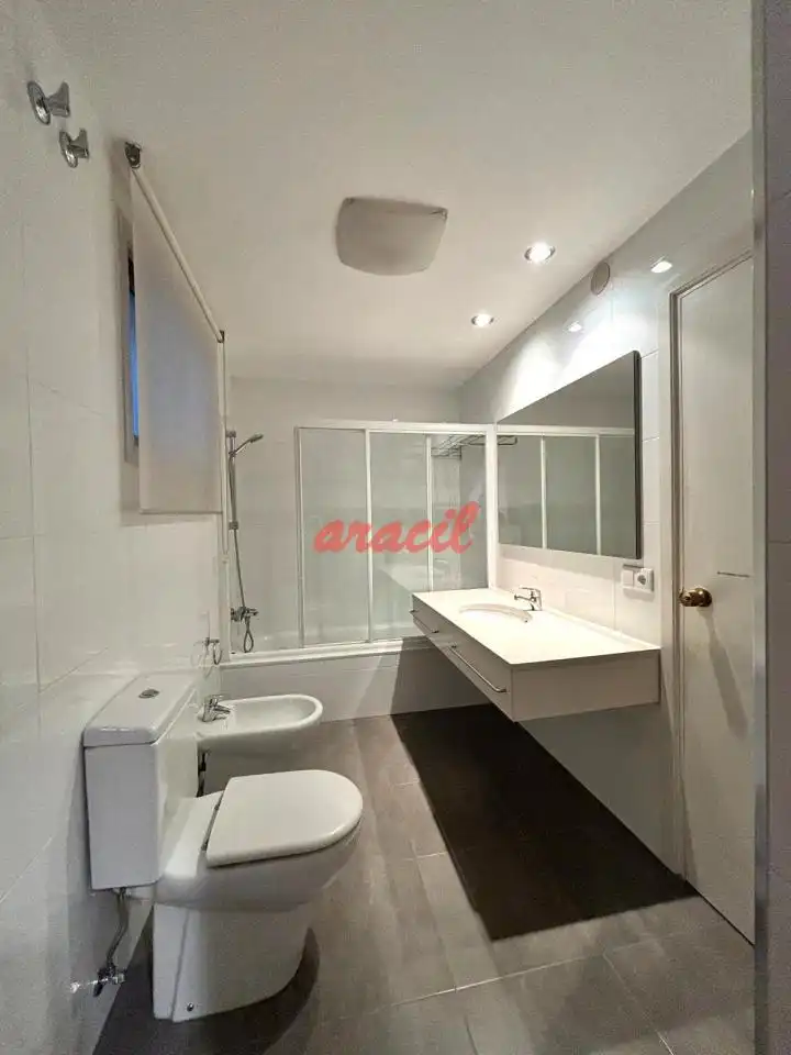 Badezimmer von Wohnung zur Miete in Ourense Capital  mit Heizung und Terrasse