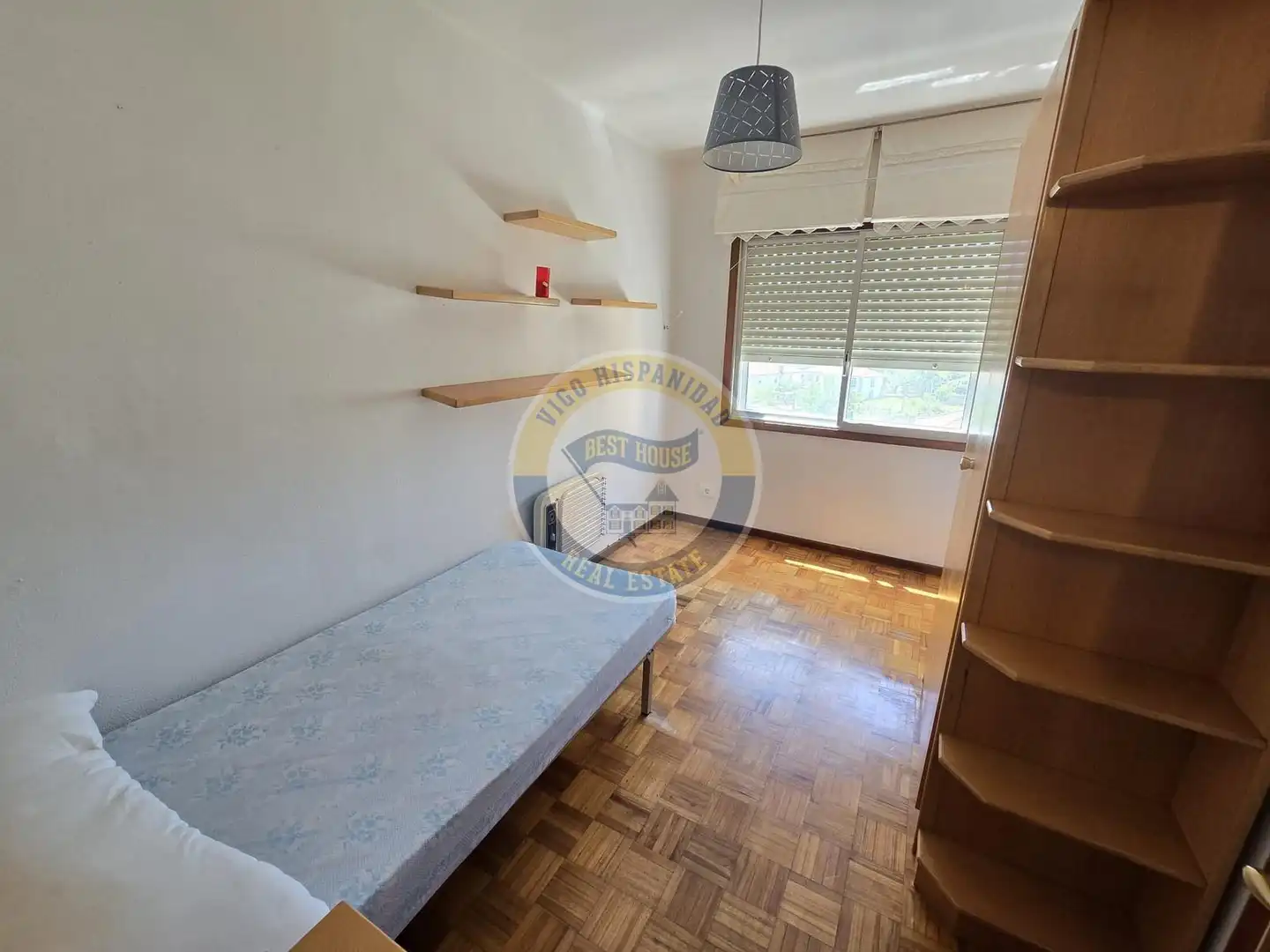 Habitación de Piso de alquiler en Vigo  con Calefacción, Parquet y Amueblado