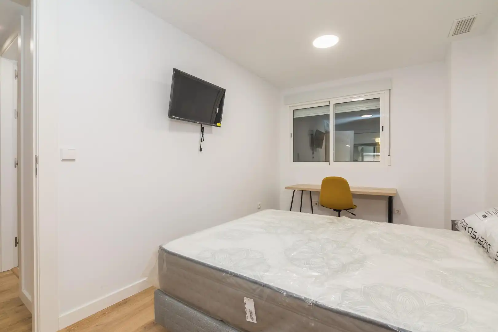 Room in Avenida JOAN CARLES I, 19, Centro