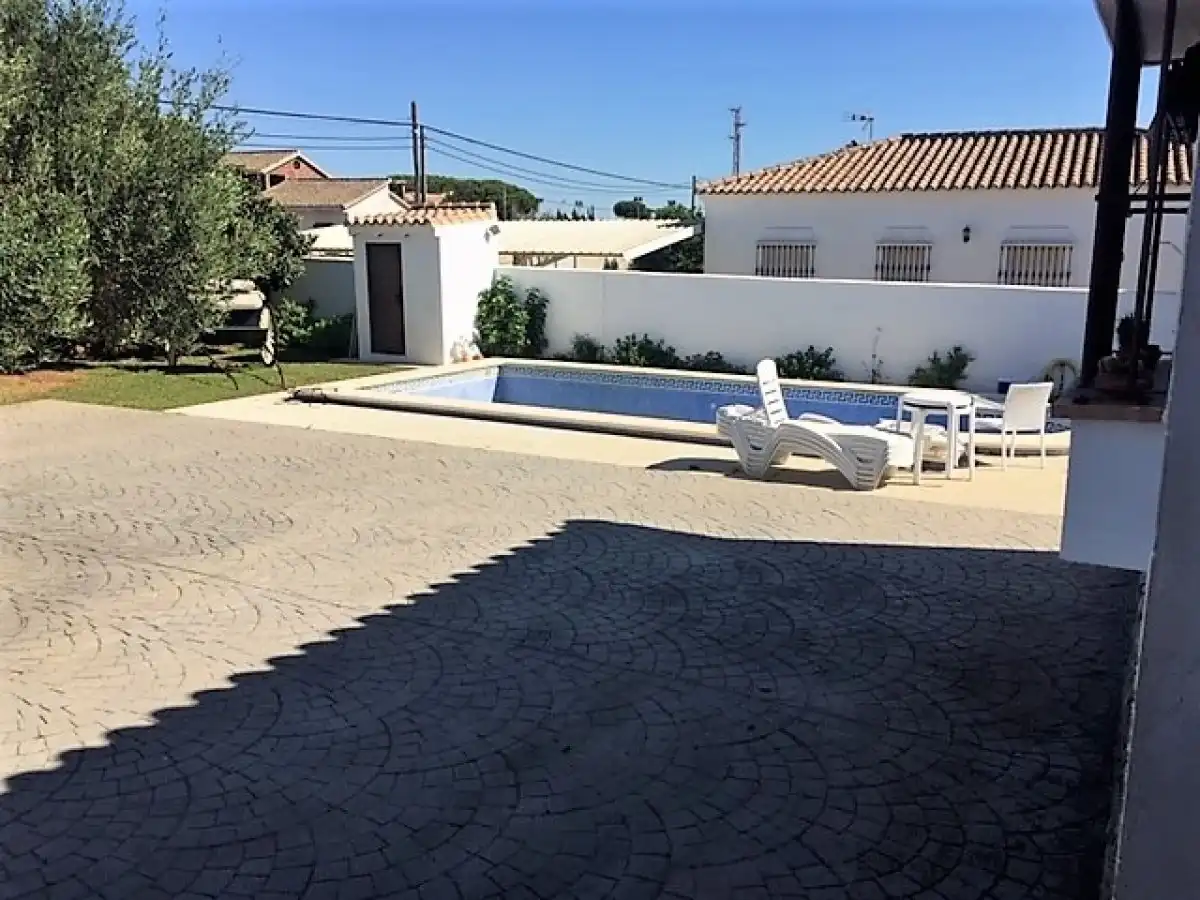 Villa mit Pool zum Verkauf in Núcleo urbano, imagen 5