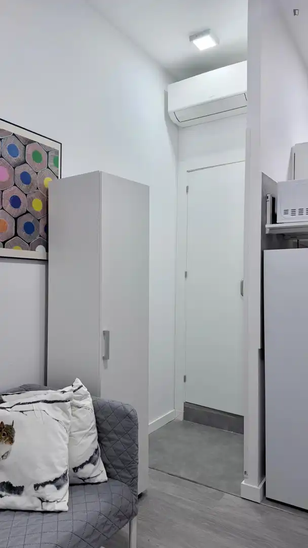 Badezimmer von Wohnungen zur Miete in Madrid mit Klimaanlage, Möbliert und Waschmaschine