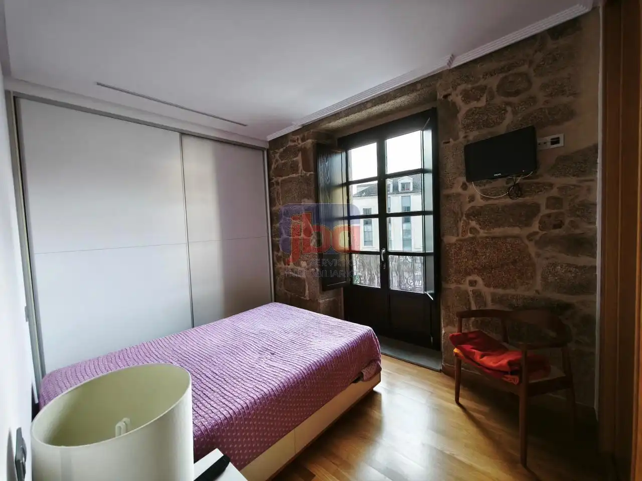 Dormitori de Apartament de lloguer en Ourense Capital  amb Calefacció, Moblat i Balcó