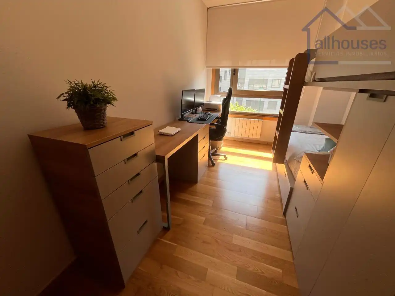Habitación de Apartamento en venta en Vigo  con Calefacción, Piscina y Amueblado