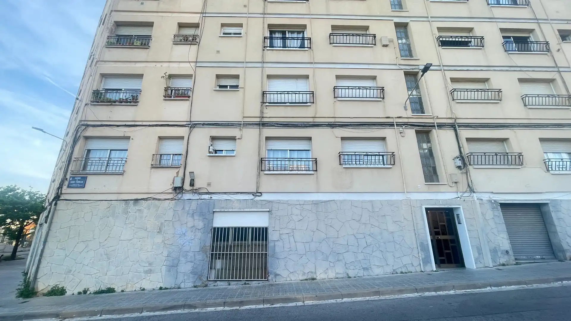 Vista exterior de Piso en venta en Terrassa con Calefacción