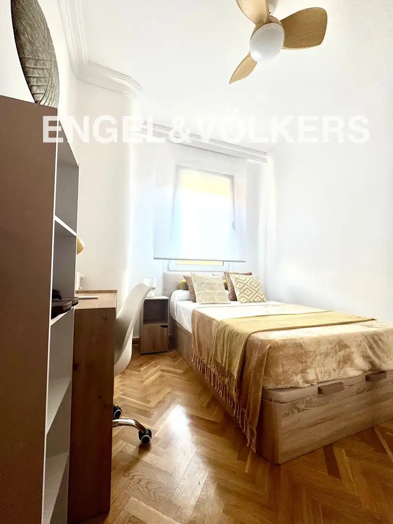 Schlafzimmer von Wohnung zur Miete in Madrid mit Klimaanlage, Heizung und Parkett