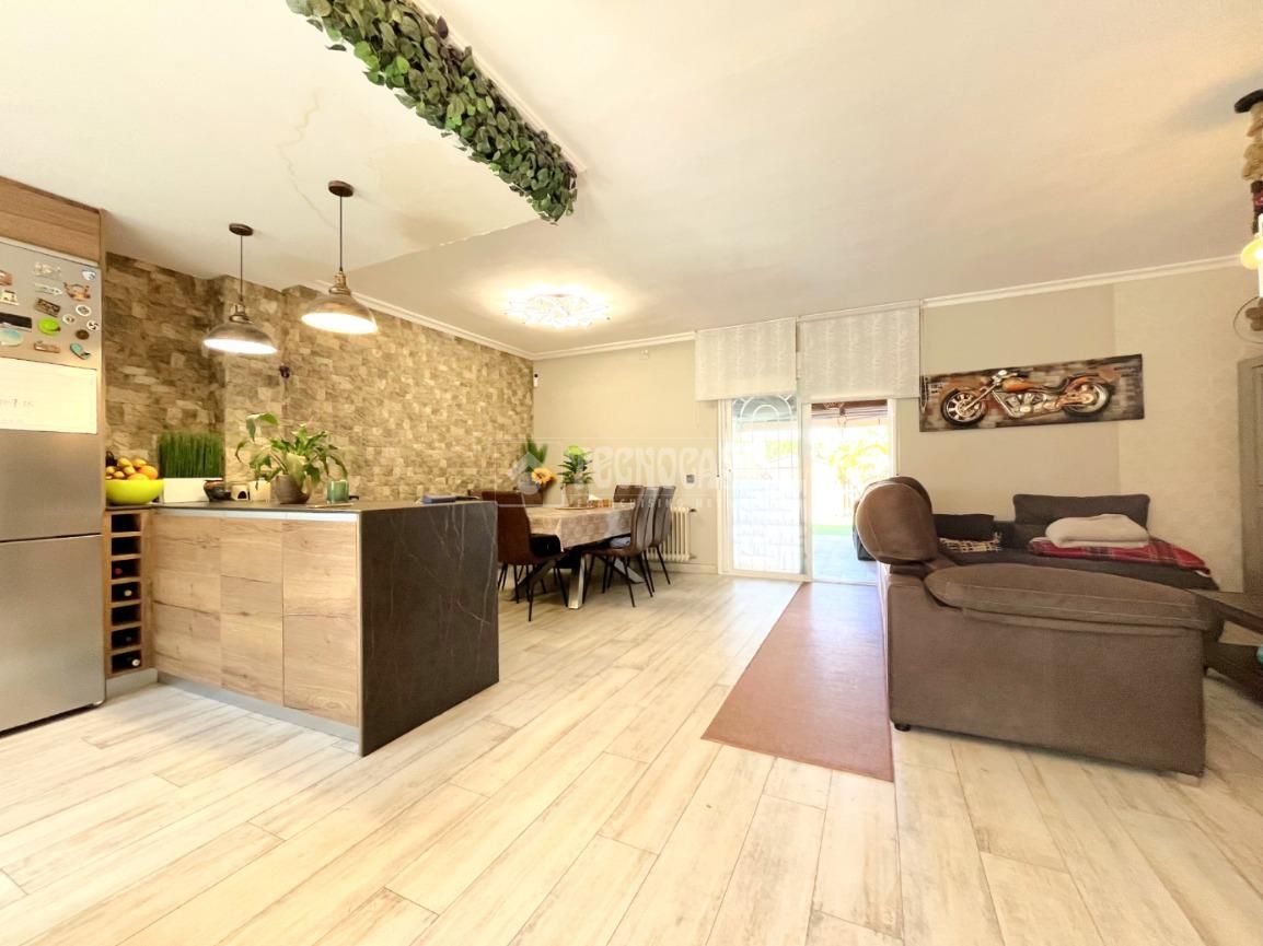 Exterior view of Single-family semi-detached for sale in Arroyomolinos (Madrid)  with Air Conditioner, Heating and Private garden