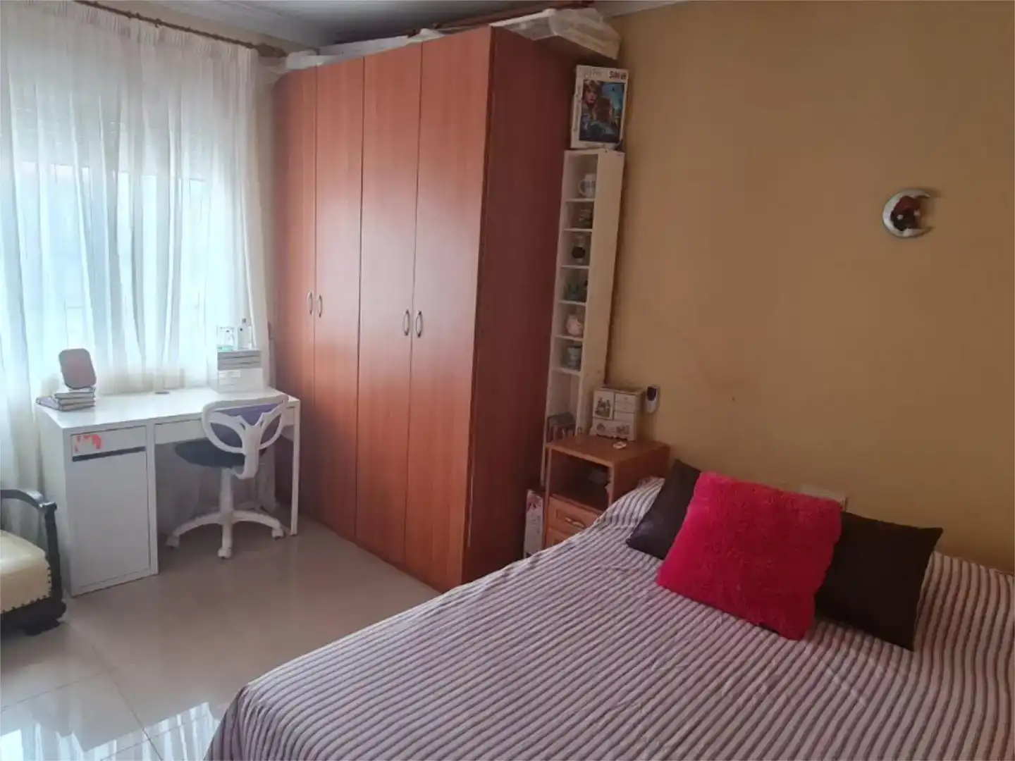 Dormitori de Casa o xalet en venda en Pinos Puente amb Piscina i Balcó