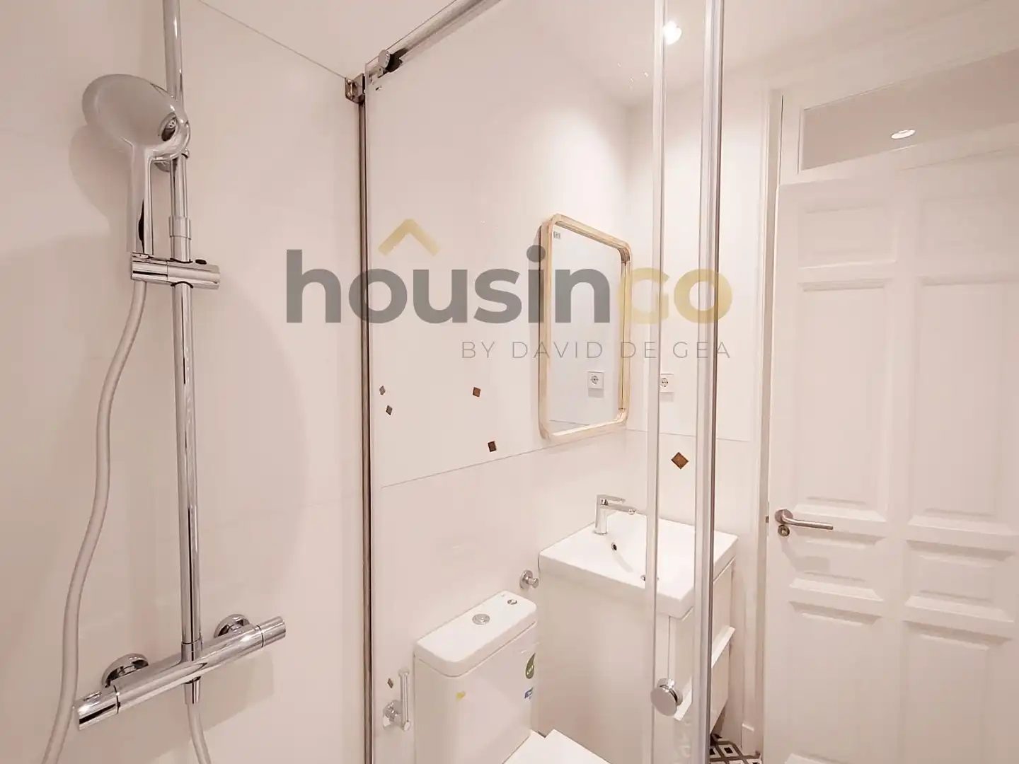 Badezimmer von Wohnung zur Miete in Madrid mit Klimaanlage und Heizung