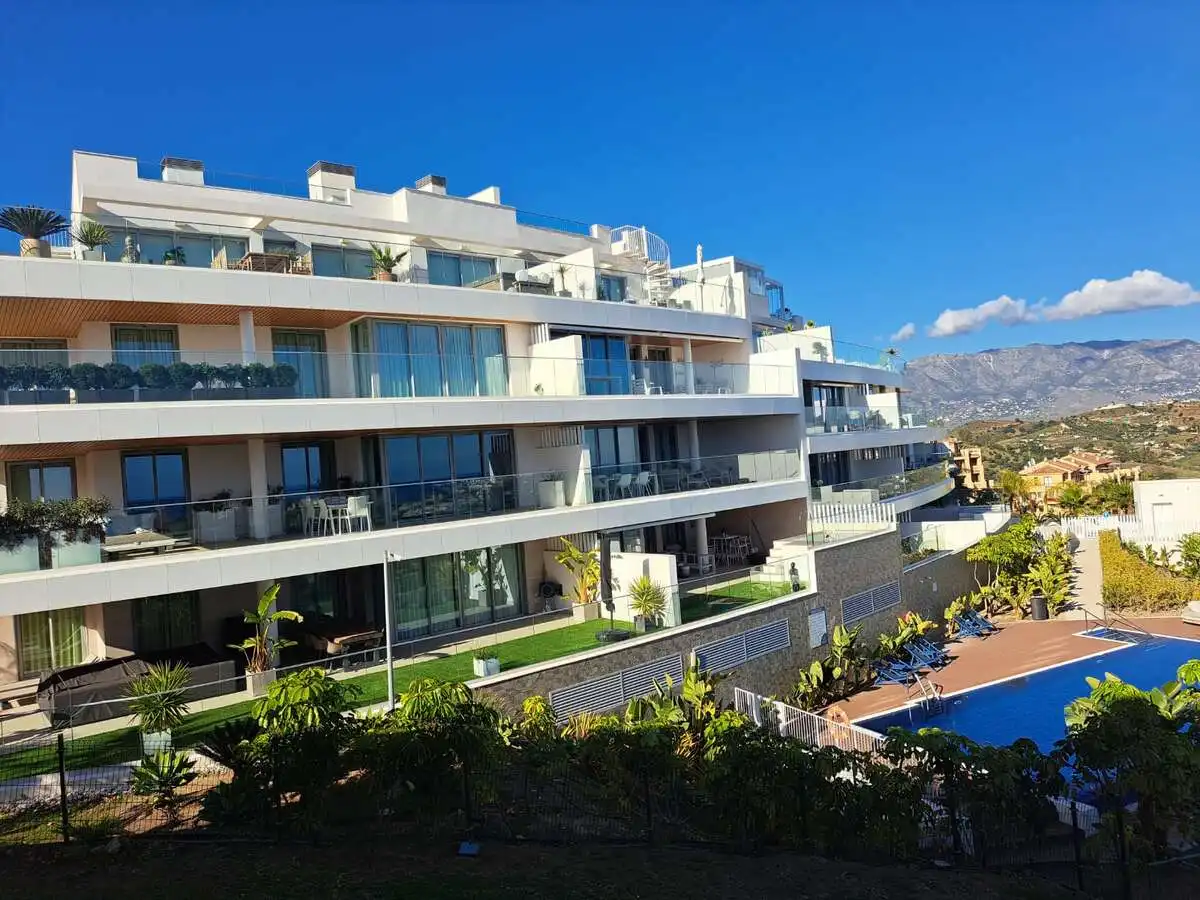 Vista exterior de Ático en venta en Mijas con Aire acondicionado, Piscina y Amueblado