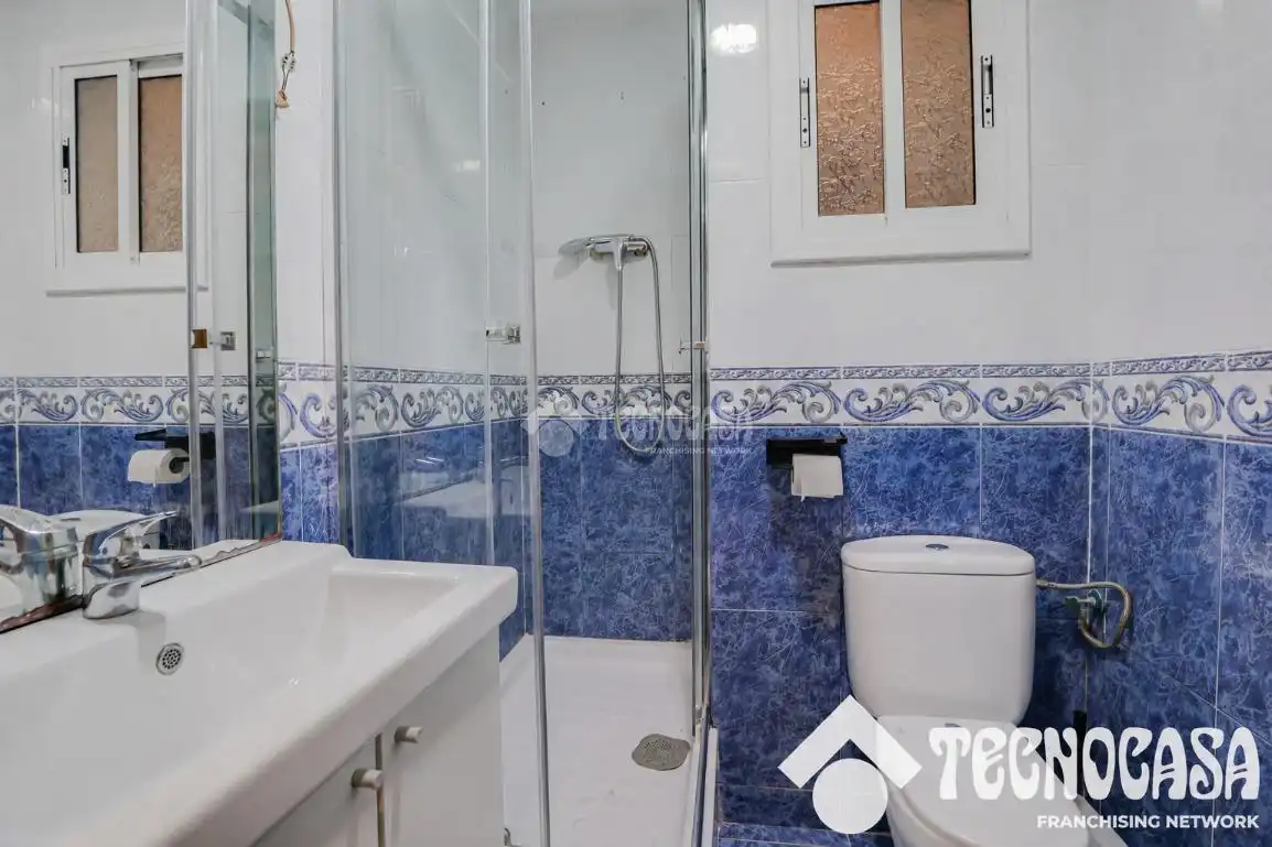 Bathroom of Flat for sale in Badalona  with Air Conditioner and Terrace