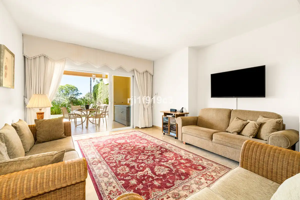 Flat with lift for sale in Elviria - Cabopino, imagen 2