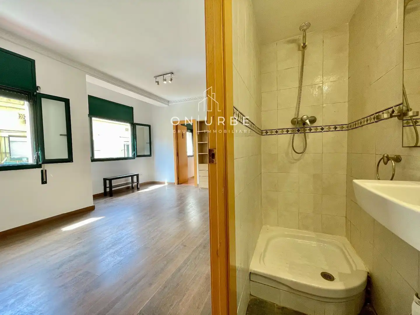 Vista exterior de Piso en venta en Barcelona con Aire acondicionado, Calefacción y Parquet