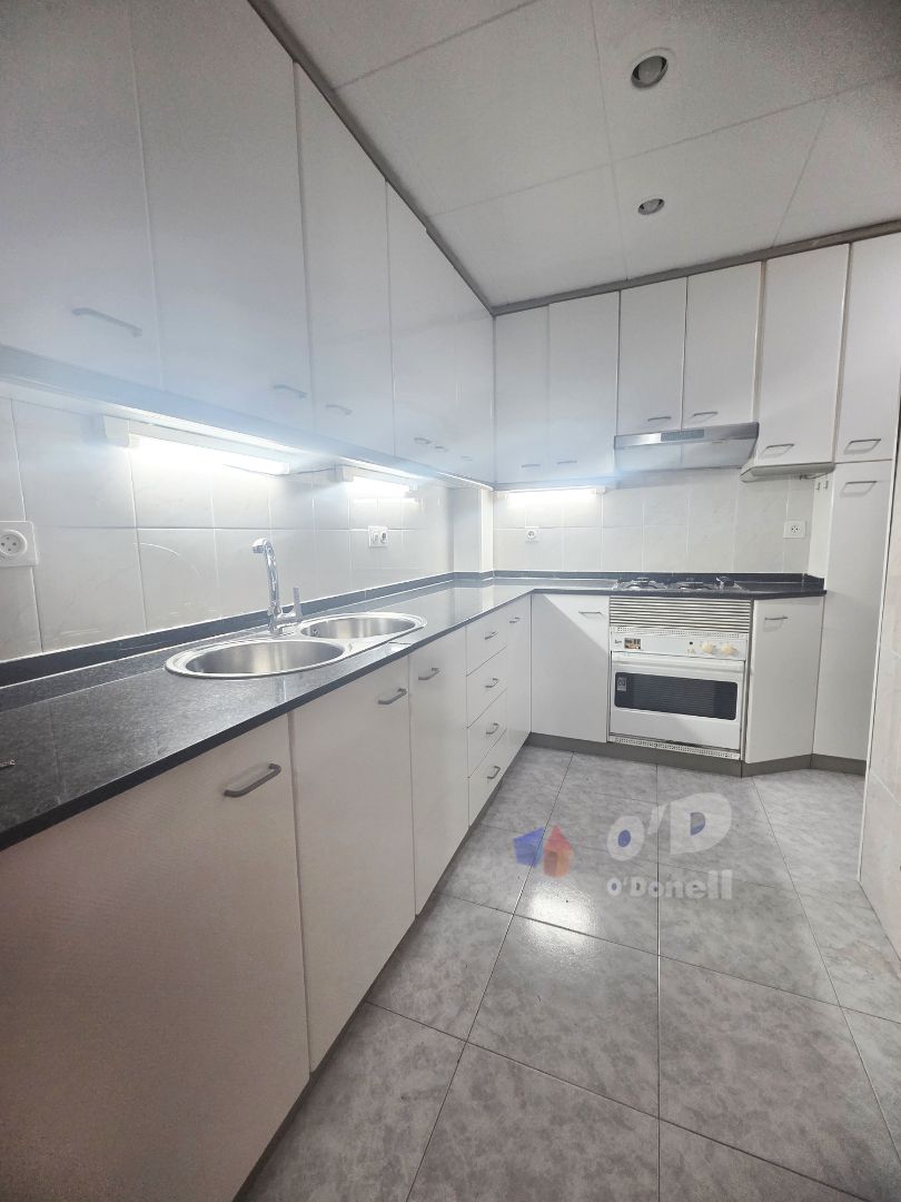 Cuina de Pis en venda en Sant Boi de Llobregat amb Forn i Balcó