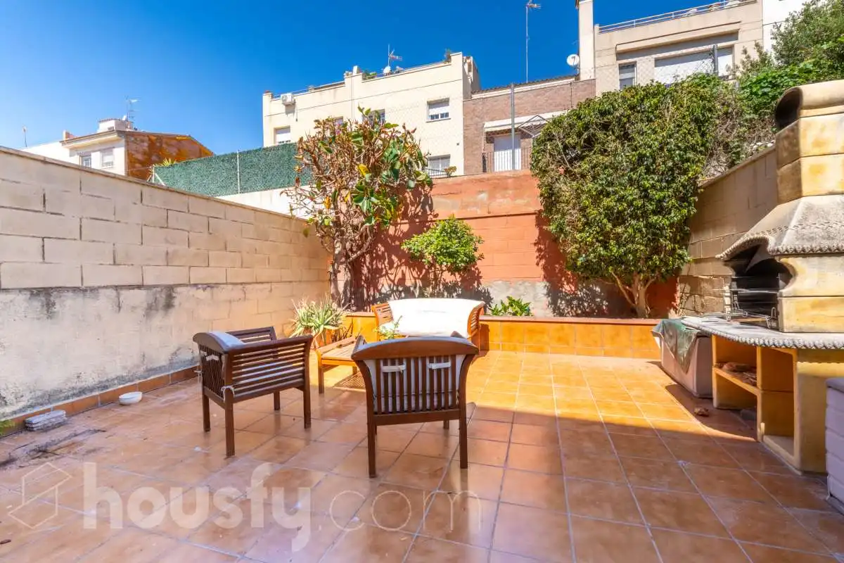 Terrace of Houses for sale in Vilanova i la Geltrú  with Air Conditioner, Heating and Private garden