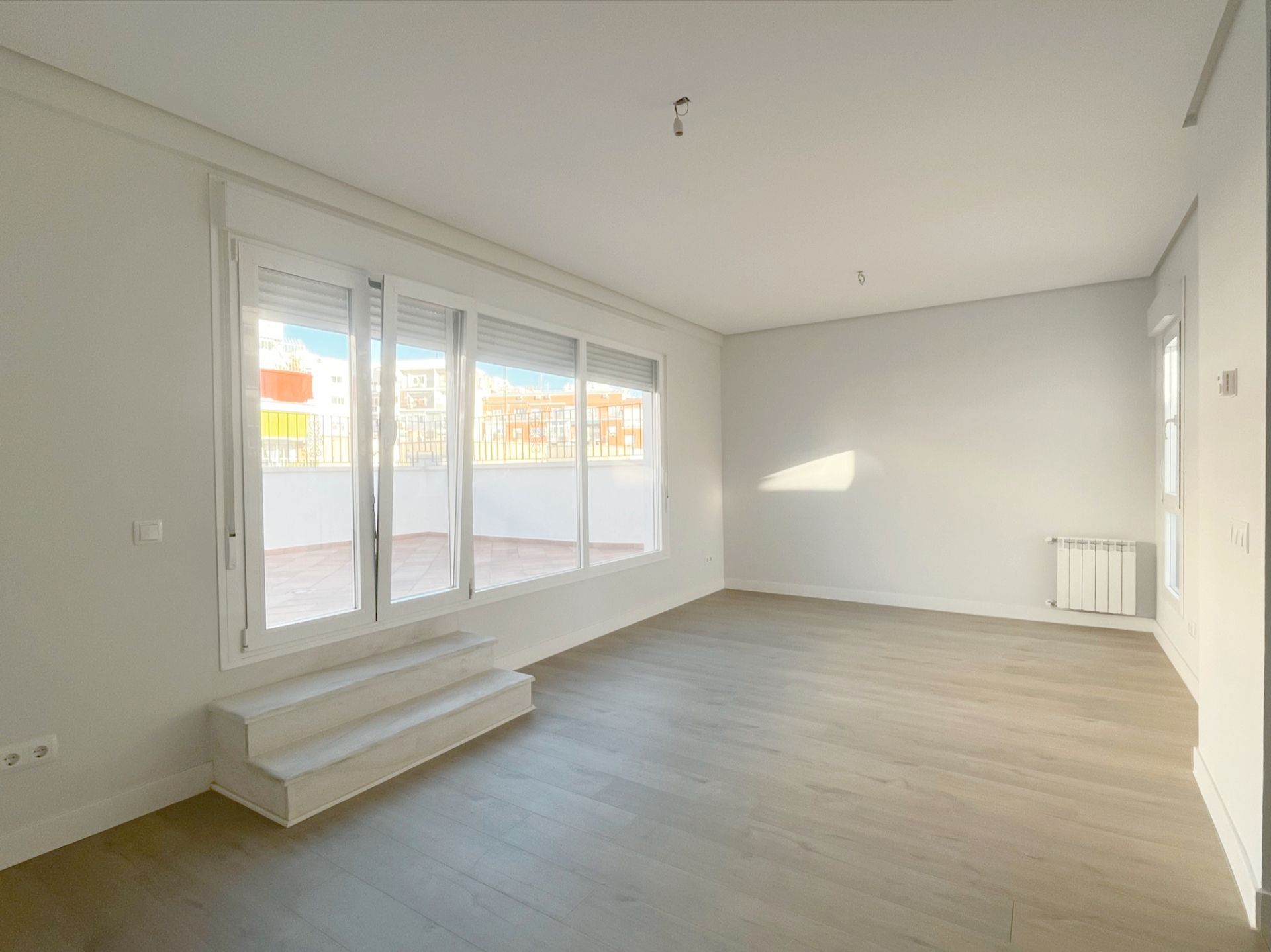 Sala de estar de Piso de alquiler en  Madrid Capital con Calefacción, Terraza y Horno