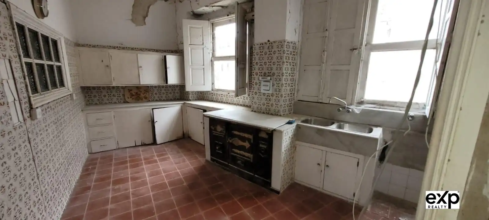 Kitchen of Houses for sale in O Valadouro    with Parquet flooring
