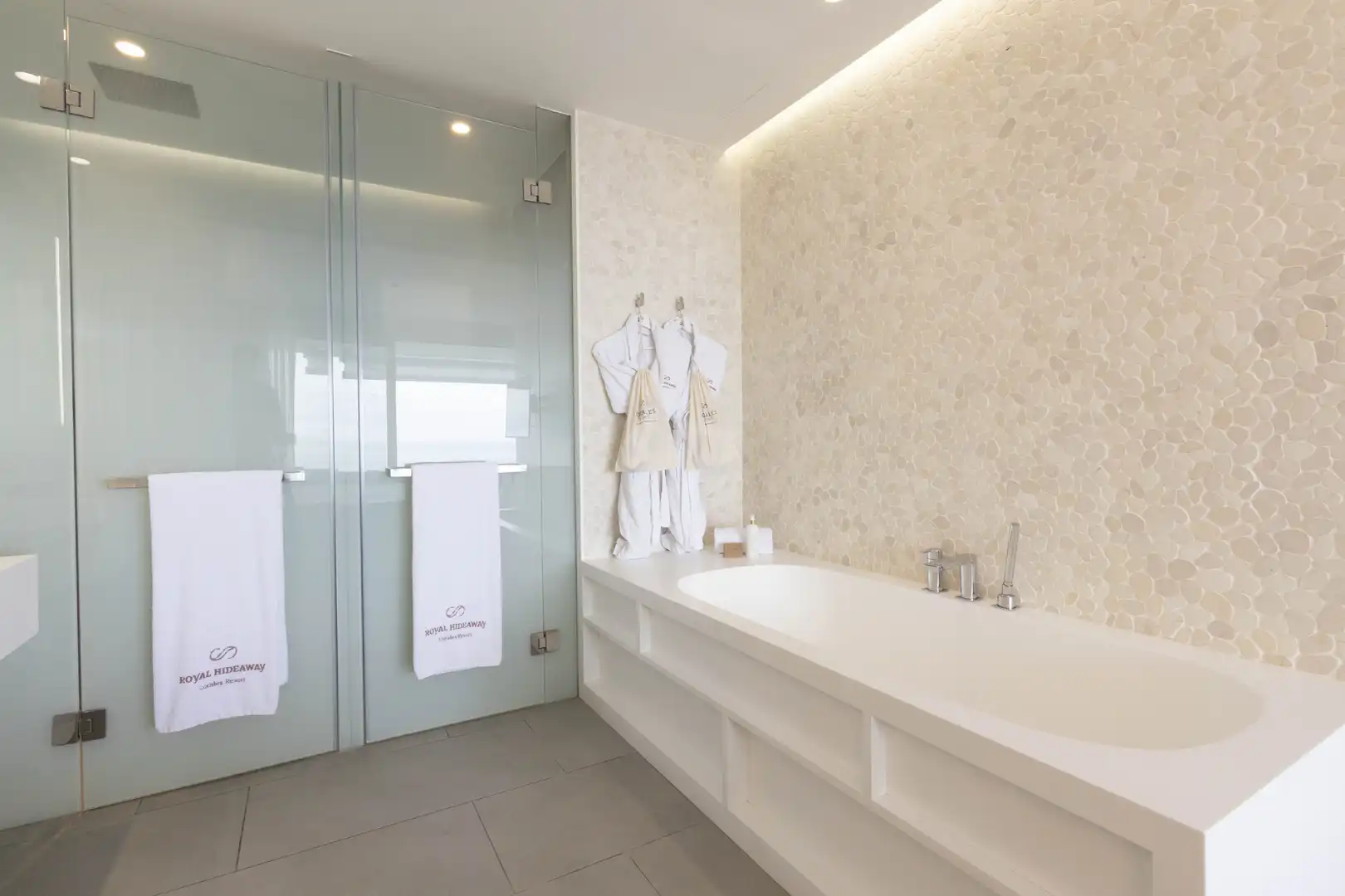 Badezimmer von Wohnungen zum Verkauf in Adeje mit Klimaanlage, Terrasse und Abstellraum