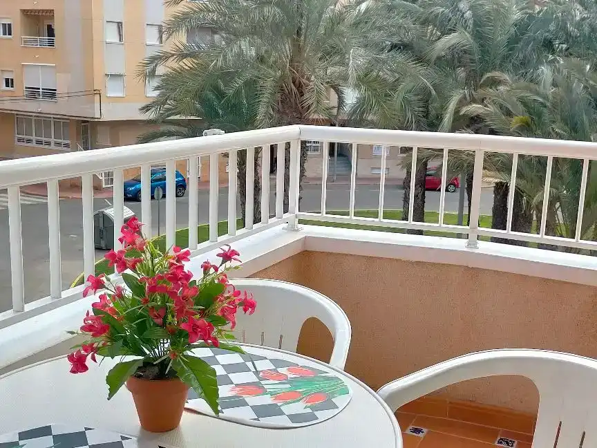 Terrasse von Wohnungen zur Miete in Guardamar del Segura mit Klimaanlage und Balkon