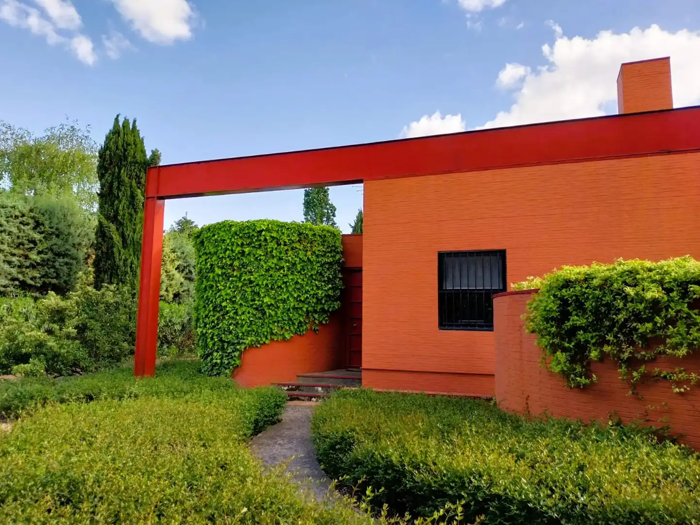 Vista exterior de Casa o chalet en venta en Pozuelo de Alarcón con Aire acondicionado, Calefacción y Jardín privado