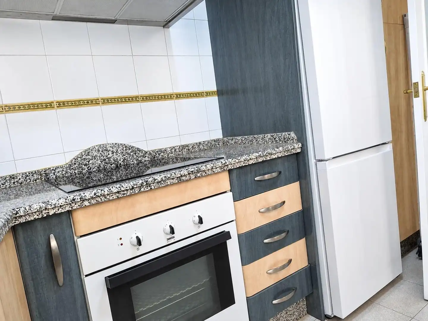 Küche von Wohnungen zur Miete in Sevilla mit Klimaanlage, Heizung und Balkon