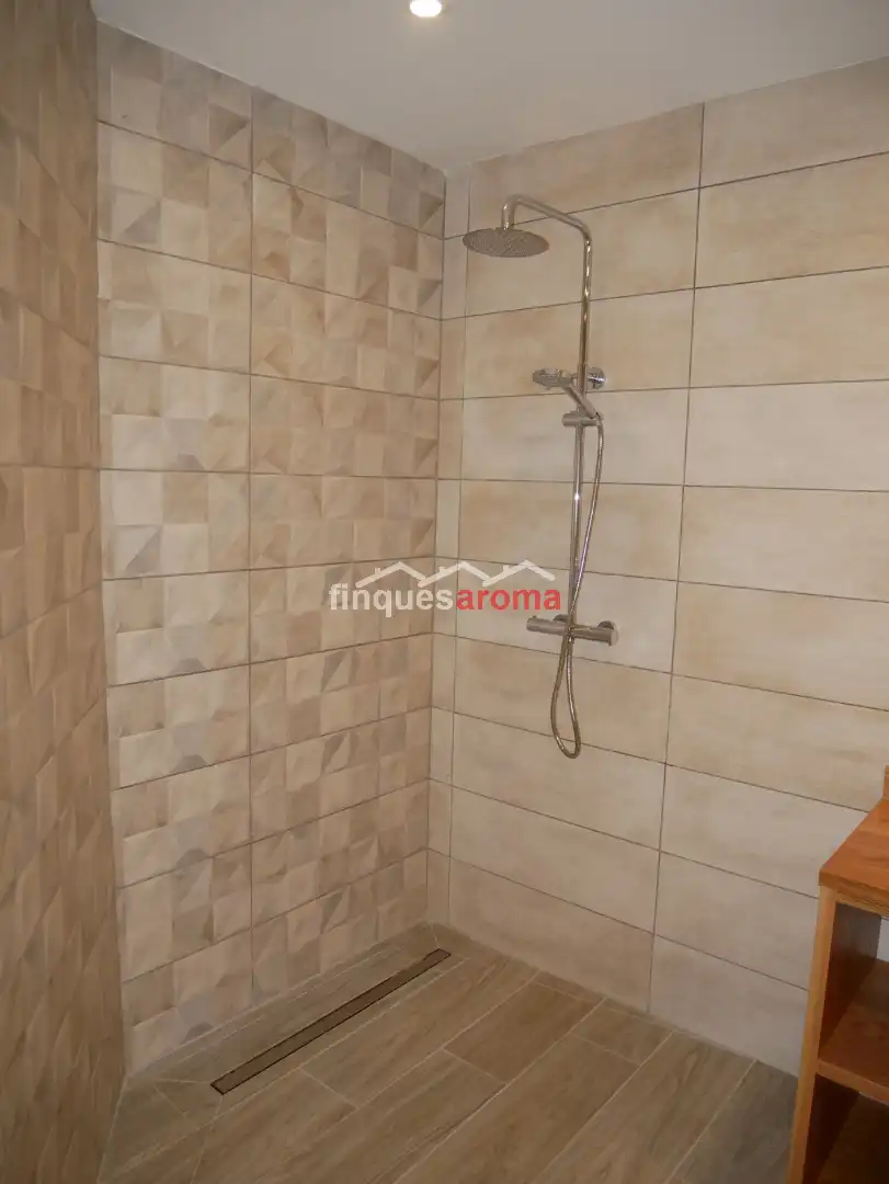 Baño de Piso en venta en Valls con Calefacción, Horno y Lavadora