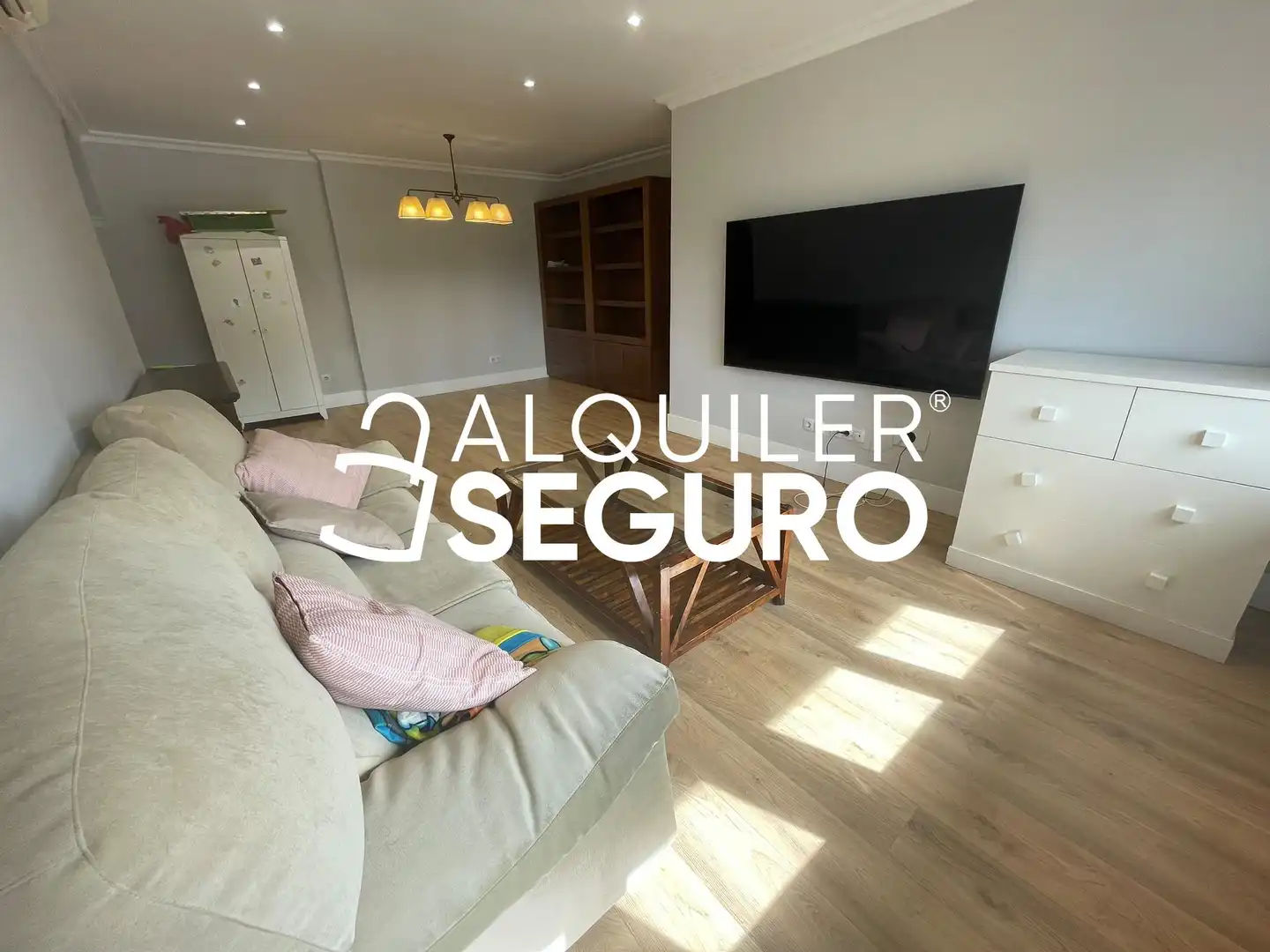 Sala d'estar de Pis de lloguer en Madrid amb Aire condicionat, Calefacció i Piscina