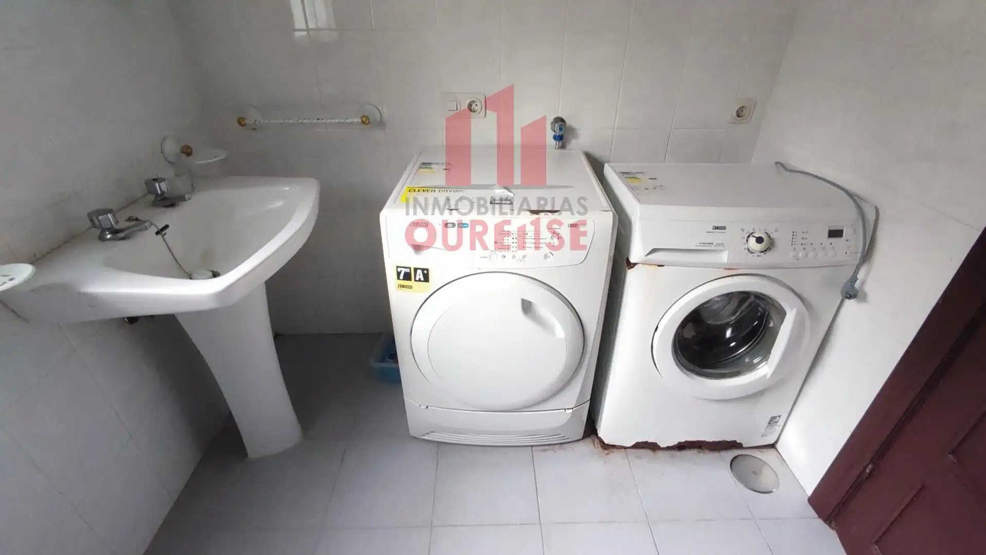 Bany de Casa o xalet en venda en Ourense Capital  amb Calefacció i Jardí privat