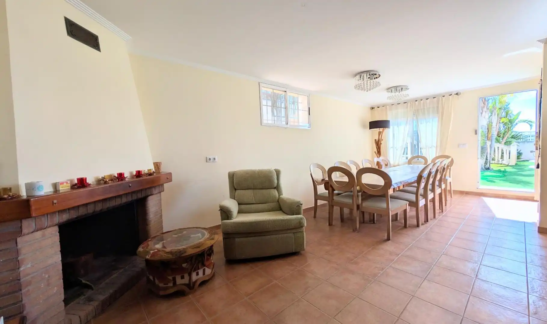 Menjador de Casa o xalet en venda en Elche / Elx amb Aire condicionat, Calefacció i Jardí privat