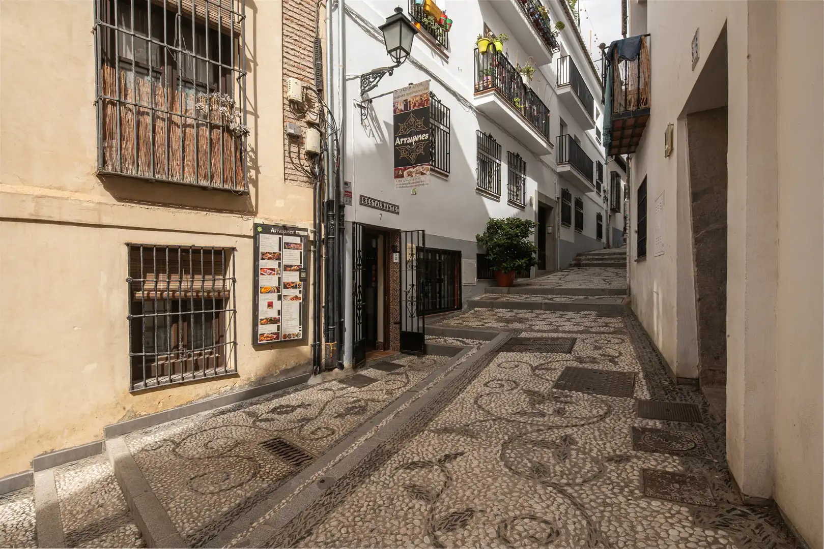Vista exterior de Local en venda en Granada amb Aire condicionat, Calefacció i Moblat