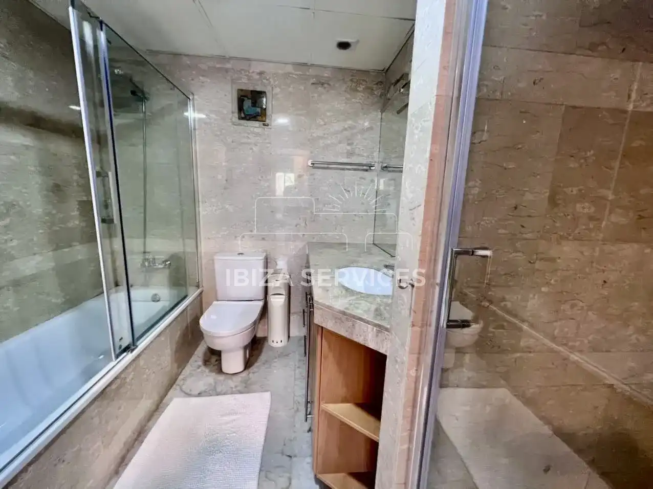 Bany de Pis en venda en Eivissa amb Aire condicionat, Jardí privat i Piscina