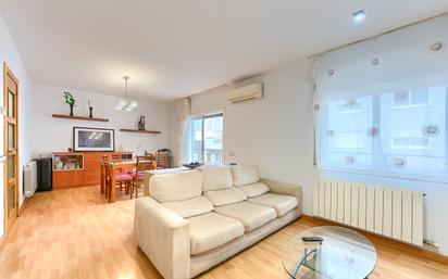 Living room of Flat for sale in Vilanova i la Geltrú  with Air Conditioner, Heating and Parquet flooring