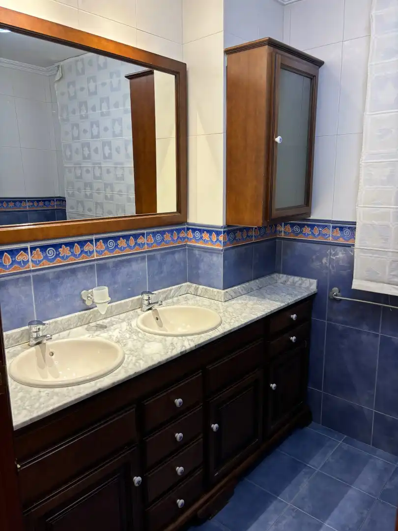 Bathroom of Flat for sale in Jaén  with Air Conditioner, Parquet flooring and Terrace