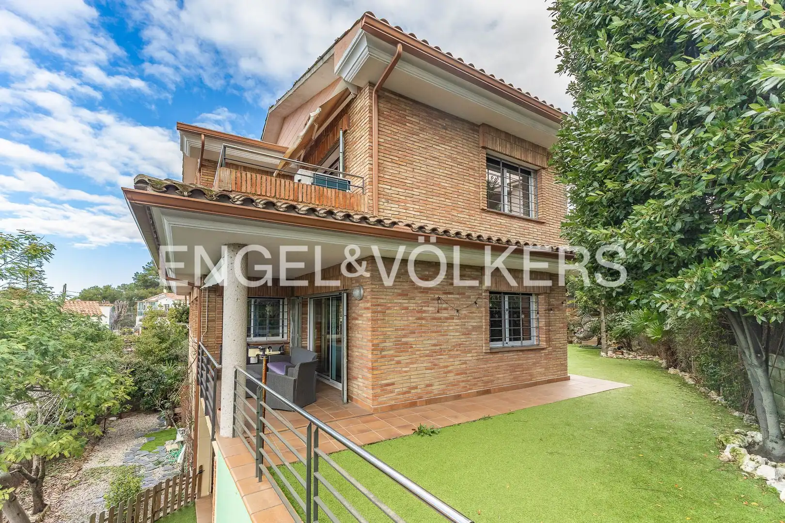 Exterior view of Houses for sale in Sant Cugat del Vallès  with Air Conditioner, Heating and Private garden